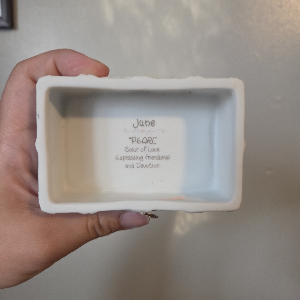 Precious Moments White Jewelry Organizer with Gold Key - Picture 7 of 10